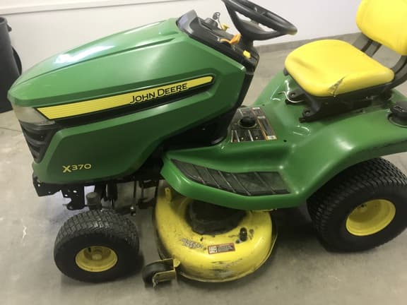 Image of John Deere X370 equipment image 1