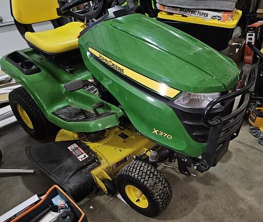 Image of John Deere X370 equipment image 1