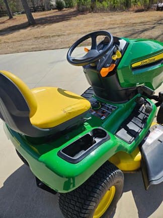 Image of John Deere X370 equipment image 1