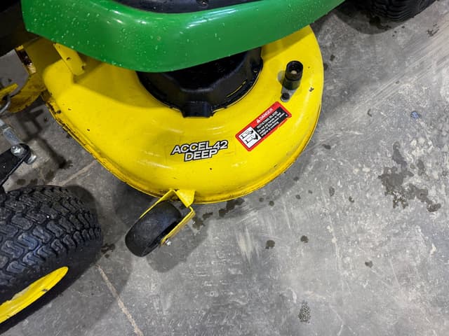 Image of John Deere X370 equipment image 4