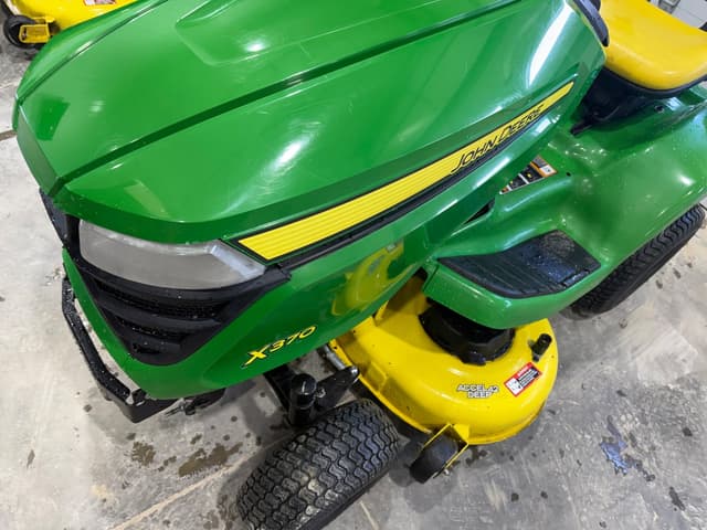 Image of John Deere X370 equipment image 3
