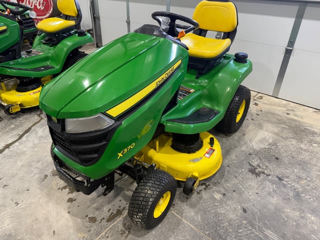 Image of John Deere X370 equipment image 2