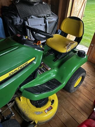 Image of John Deere X370 equipment image 3