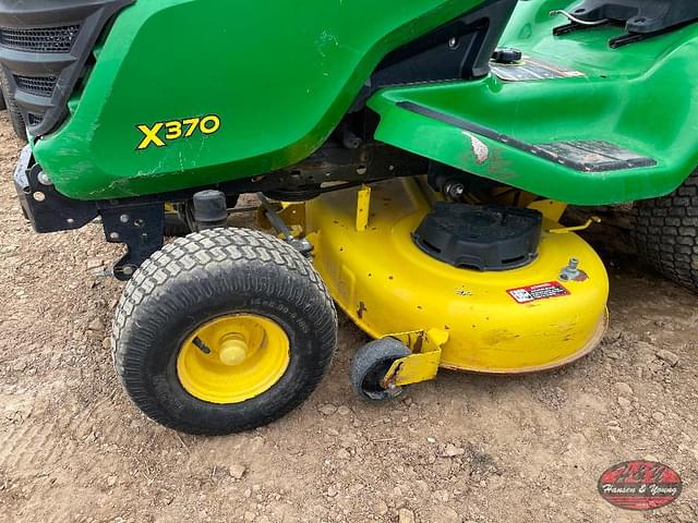 Image of John Deere X370 equipment image 1