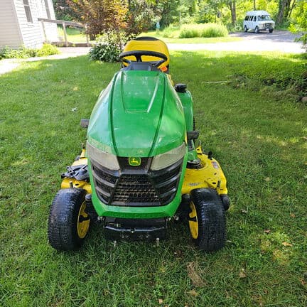 Image of John Deere X380 equipment image 4