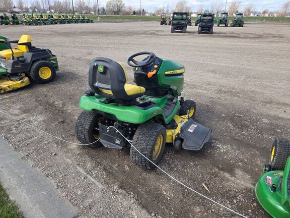 Image of John Deere X384 equipment image 3