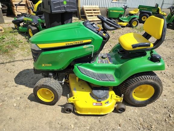 Image of John Deere X390 equipment image 4
