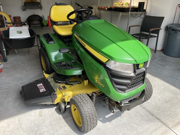 Image of John Deere X390 equipment image 1