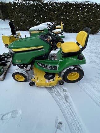 Image of John Deere X390 equipment image 1