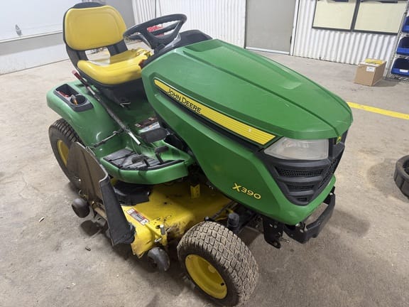 2017 John Deere X390 Equipment Image0