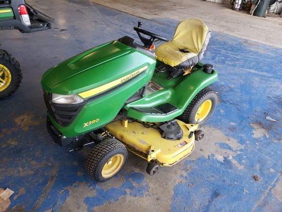 2017 John Deere X390 Equipment Image0