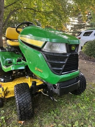 2017 John Deere X390 Equipment Image0