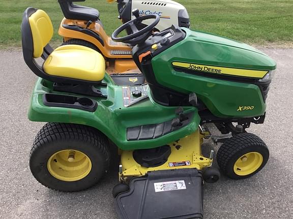 Image of John Deere X390 equipment image 3