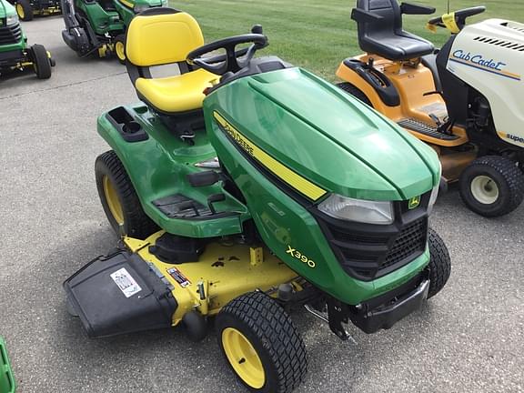 Image of John Deere X390 equipment image 1