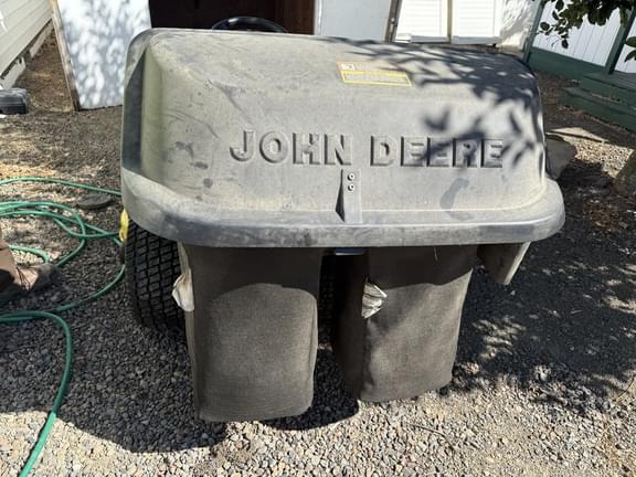 Image of John Deere X390 equipment image 4