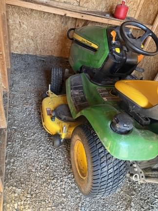 Image of John Deere X390 equipment image 3