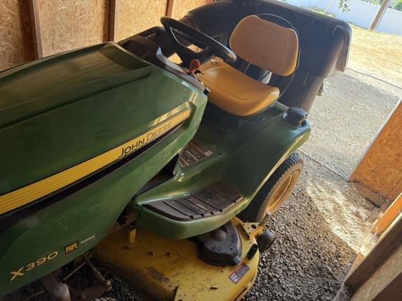 Image of John Deere X390 equipment image 1