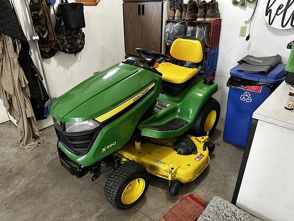 Image of John Deere X390 equipment image 1
