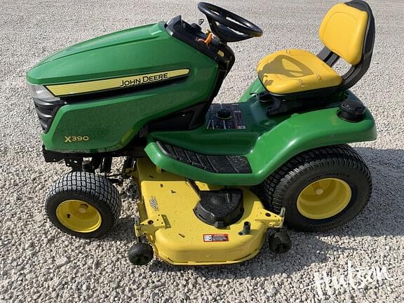 Image of John Deere X390 equipment image 3