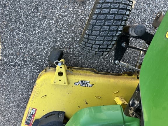 Image of John Deere X390 equipment image 3