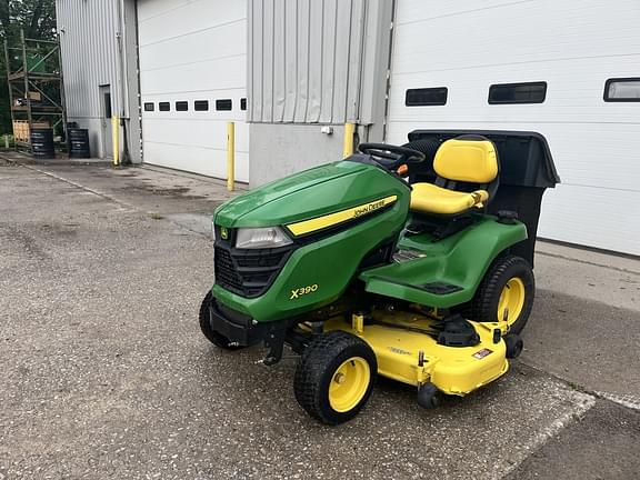 Image of John Deere X390 equipment image 1