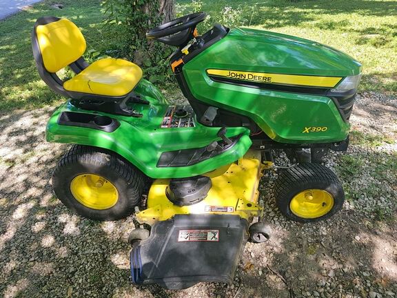 2017 John Deere X390 Equipment Image0
