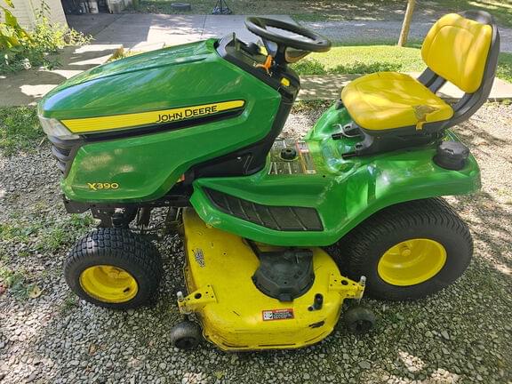 Image of John Deere X390 equipment image 1