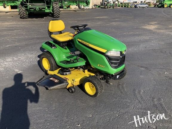 2017 John Deere X390 Equipment Image0