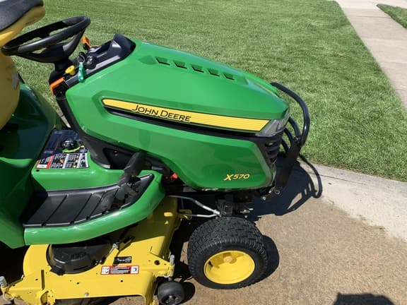Image of John Deere X570 equipment image 3