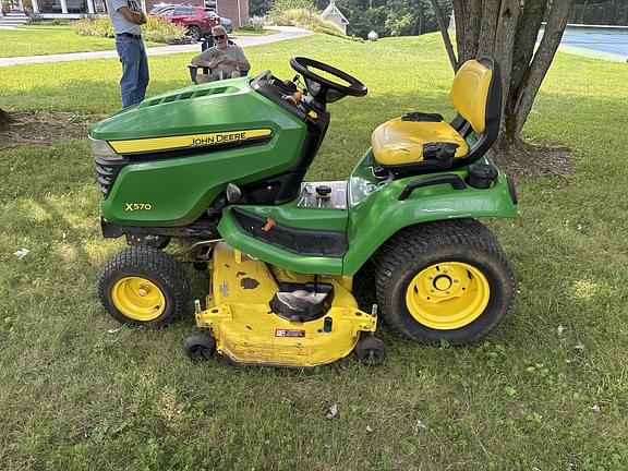 Image of John Deere X570 equipment image 4