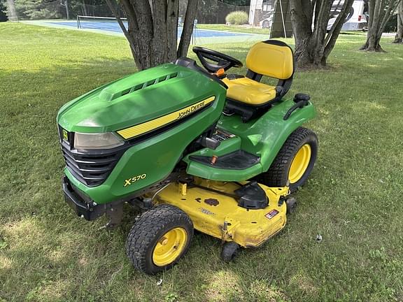 Image of John Deere X570 equipment image 3