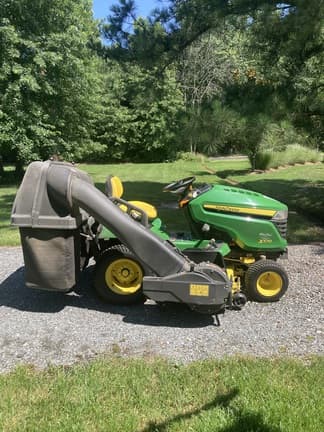 Image of John Deere X570 equipment image 3