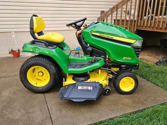 Image of John Deere X570 equipment image 2