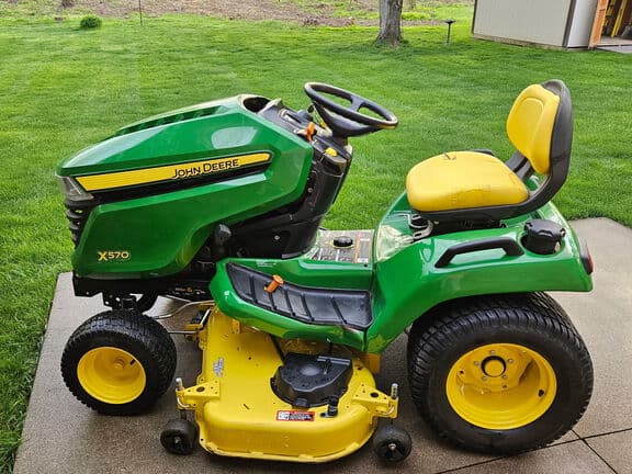 Image of John Deere X570 equipment image 3