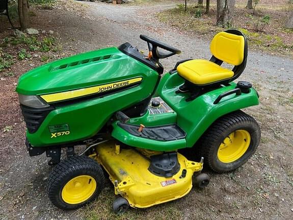 Image of John Deere X570 equipment image 4