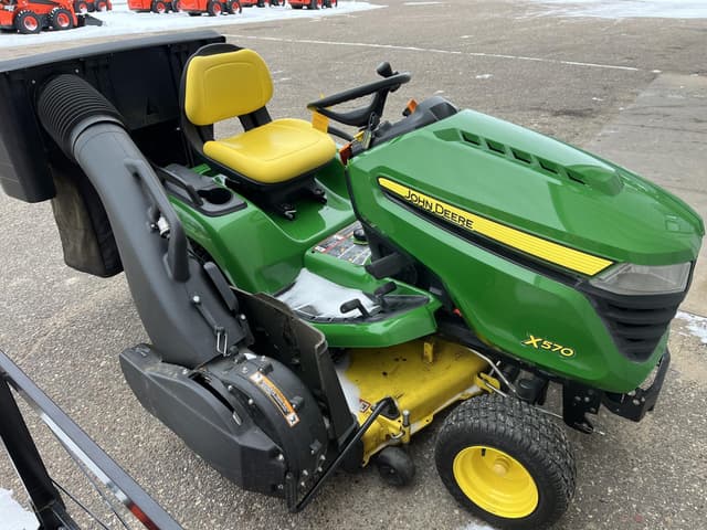 Image of John Deere X570 equipment image 4