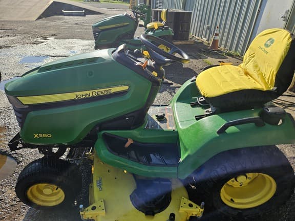 Image of John Deere X580 equipment image 1