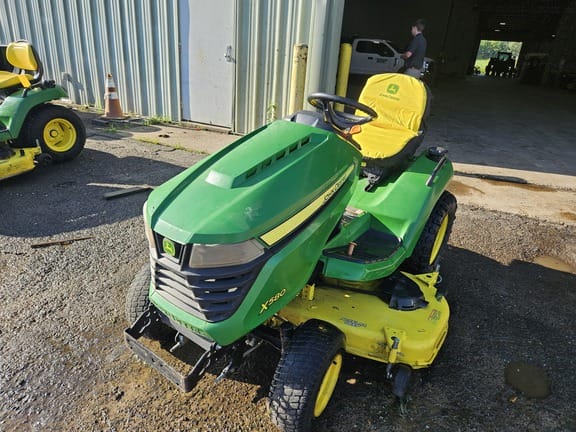 2017 John Deere X580 Equipment Image0