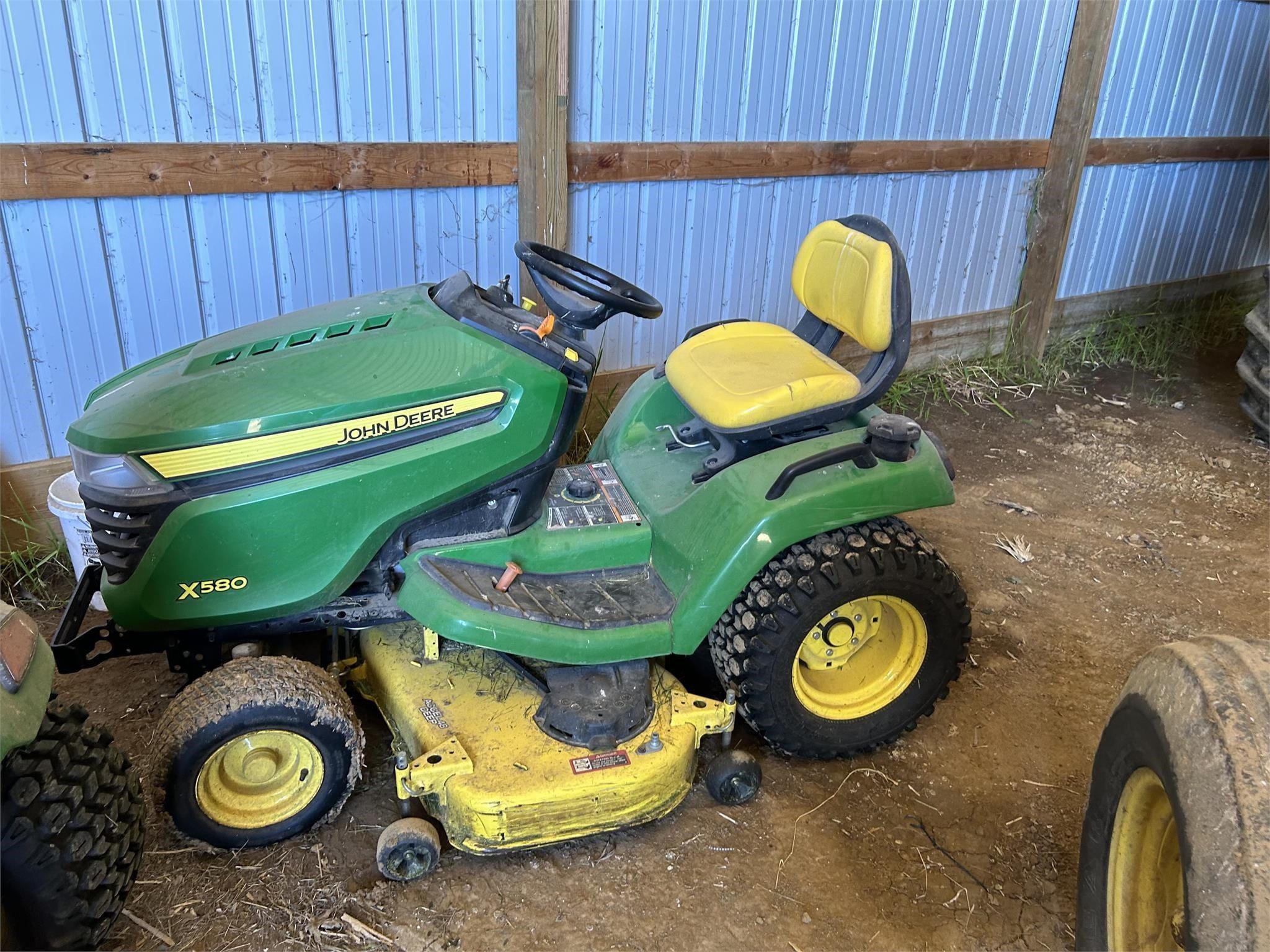 2017 John Deere X580 Equipment Image0