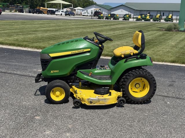 Image of John Deere X580 equipment image 1