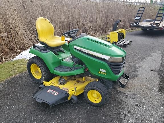 2017 John Deere X590 Equipment Image0