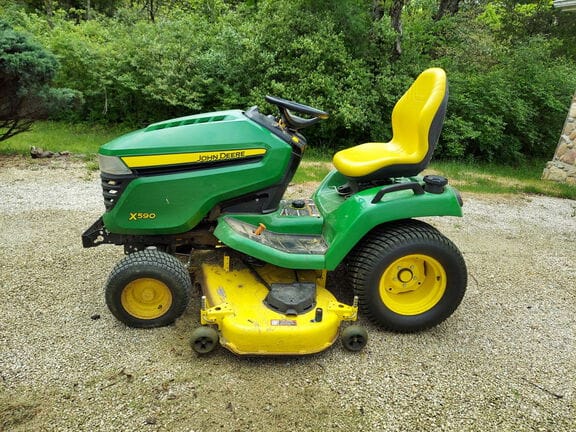 2017 John Deere X590 Equipment Image0