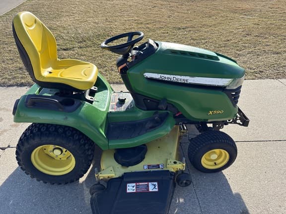 Image of John Deere X590 equipment image 3