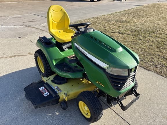 Image of John Deere X590 equipment image 2