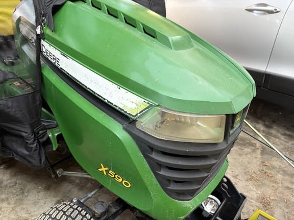 Image of John Deere X590 equipment image 3