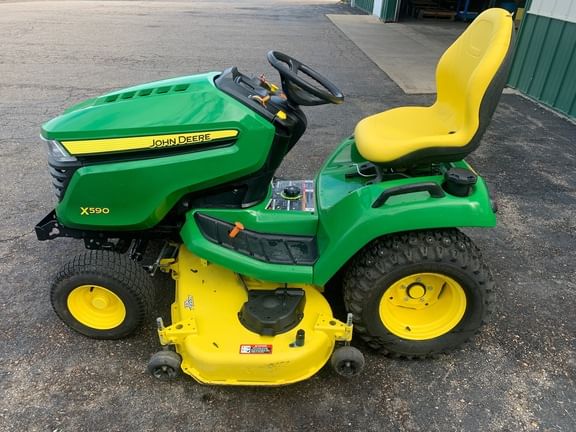 2017 John Deere X590 Equipment Image0