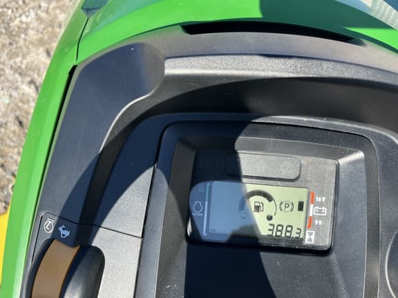 Image of John Deere X590 equipment image 4