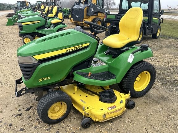 2017 John Deere X590 Equipment Image0