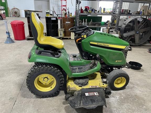 Image of John Deere X590 equipment image 3