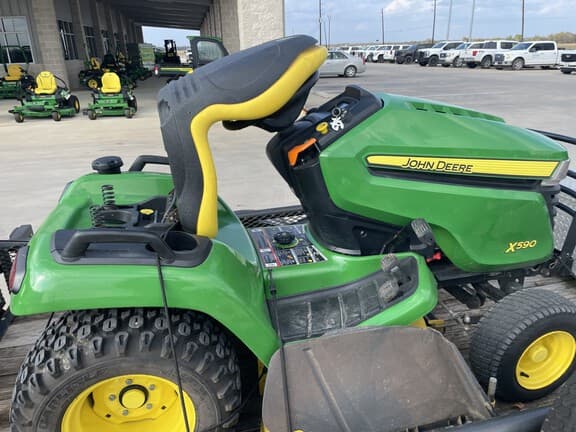 Image of John Deere X590 equipment image 4